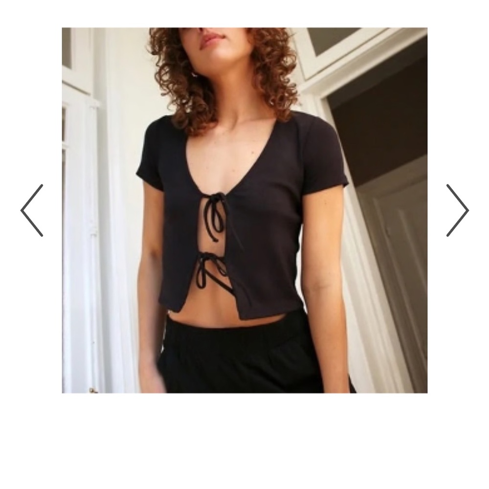 Aritzia Black Tie-Front Crop Top with Short Sleeves